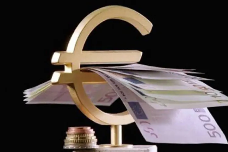 
	Euro: na emiss&atilde;o de 11 de dezembro, o pa&iacute;s captou no total 4,387 bilh&otilde;es de euros
 (Martti Kainulainen/AFP)