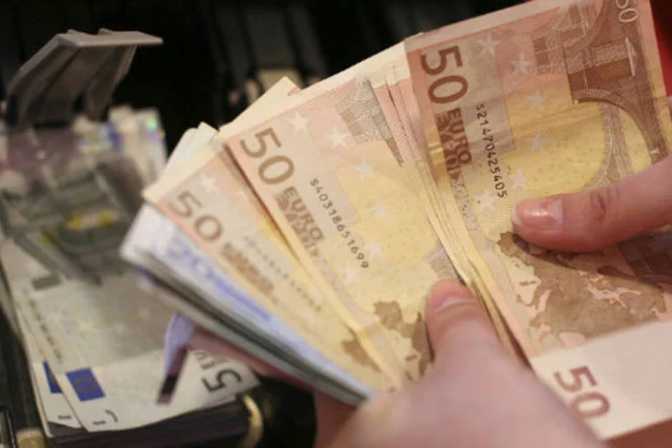 
	Caixa conta notas de euro: disse que o financiamento coletivo possui potencial real para financiar certos tipos de projetos
 (Chris Ratcliffe/Bloomberg)