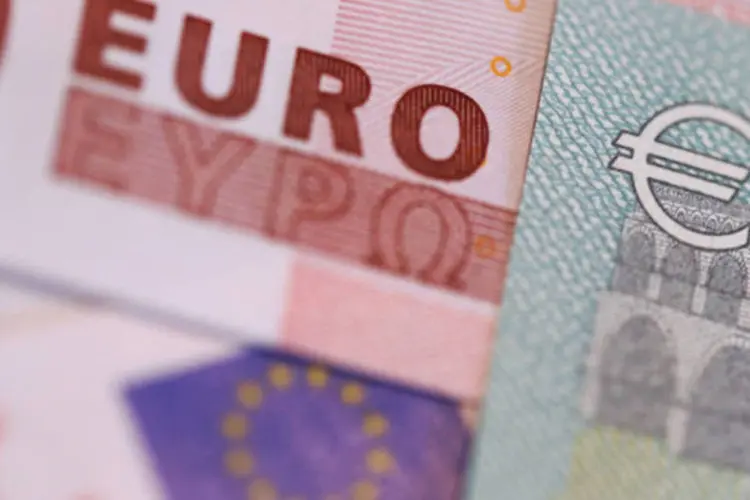
	Euro: economia estagnou no primeiro trimestre de 2013 e, embora tenha atingido crescimento de 0,7% no segundo trimestre, dados preliminares mostram que ela cresceu apenas 0,3% entre julho e setembro
 (Bloomberg)