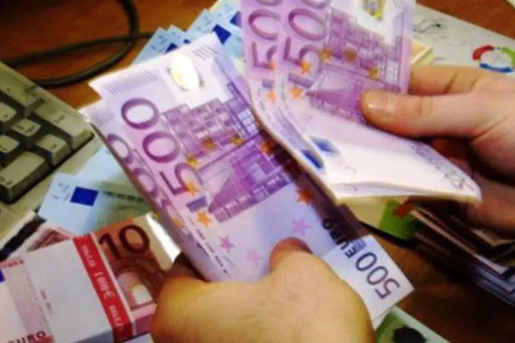 
	Notas de 500 euros: a c&eacute;dula preferida dos criminosos pode ser abolida para ajudar Europa a sair da defla&ccedil;&atilde;o
 (Adrian Dennis/AFP)