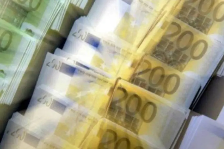 Notas de euro: a compra das dívidas deve se dar através do Fundo Europeu de Estabilidade Financeira (FEEF) e do Mecanismo de Estabilidade (MEDE) (Pedro Armestre/AFP)
