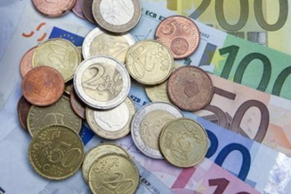 Superávit comercial da UE cai a 12,8 bilhões de euros em julho