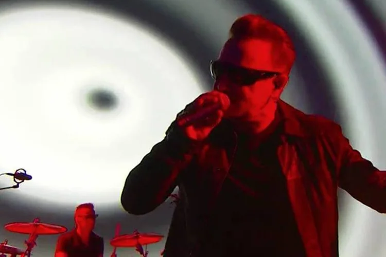 
	U2: presente da Apple n&atilde;o foi bem quisto por grande parte dos milh&otilde;es de usu&aacute;rios
 (Reprodução de EXAME.com)