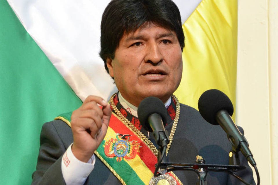 Morales demite ministro da Defesa por "gafe do colete"