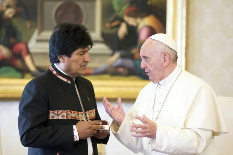 Evo Morales e papa Francisco: presidente da Bolívia se declarou católico (REUTERS/Alessandra Tarantino/Pool)