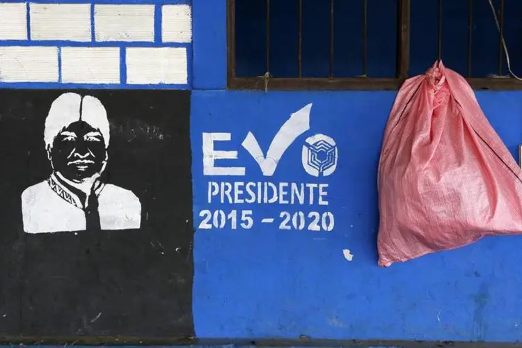 
	Grafite de Evo Morales: Presidente &eacute; o primeiro ind&iacute;gena a governar a Bol&iacute;via
 (Reuters/David Mercado)
