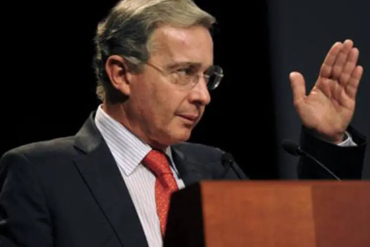 
	Ex-presidente da Col&ocirc;mbia &Aacute;lvaro Uribe: segundo Uribe, o presidente venezuelano&nbsp;&quot;insultava a 3 mil quil&ocirc;metros de dist&acirc;ncia e de frente n&atilde;o encarava os problemas, corria&quot;
 (©AFP / Ernesto Benavides)