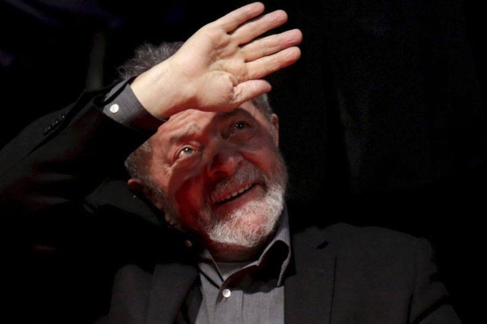 Lula deixa almoço com Dilma sem falar com a imprensa