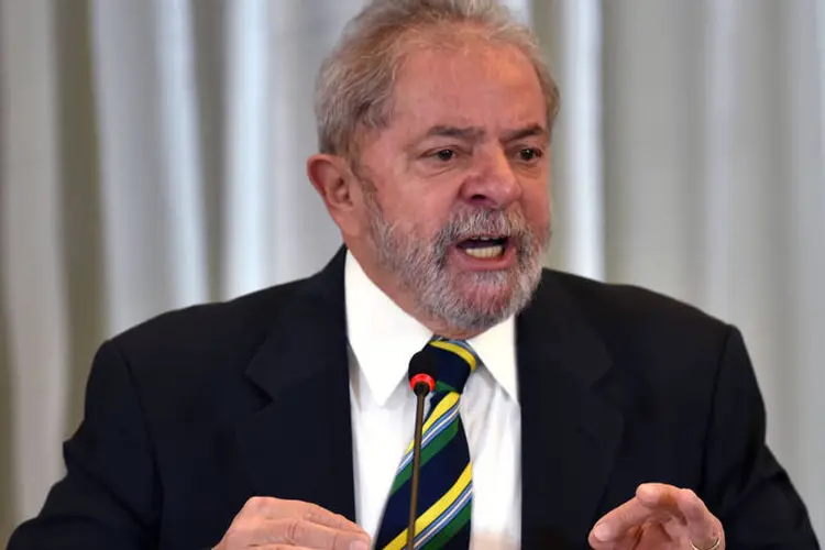
	Lula: ex-presidente vai se reunir com Dilma, mas ainda est&aacute; no hotel em Bras&iacute;lia.
 (Nelson Almeida / AFP)