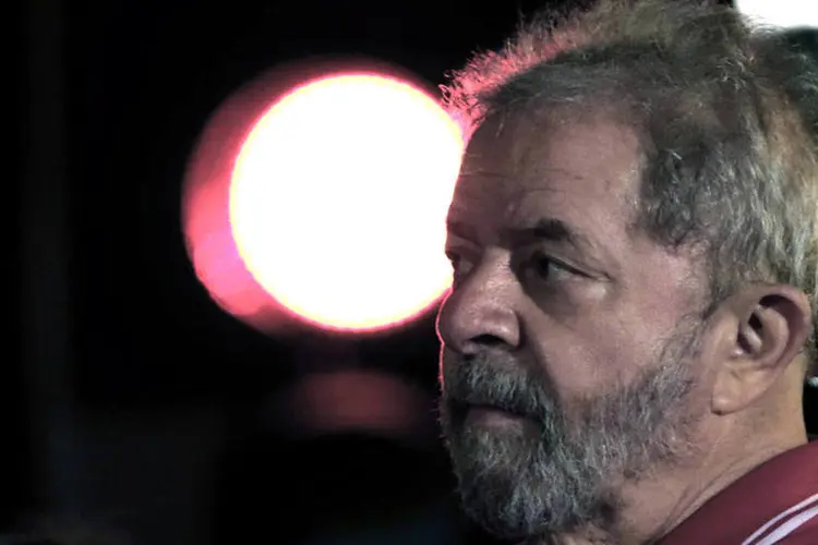
	Lula: a defesa de Lula pede ainda que o MPF seja notificado sobre as condutas de Moro que poderiam configurar crime de abuso de autoridade
 (Miguel Schincariol / AFP)