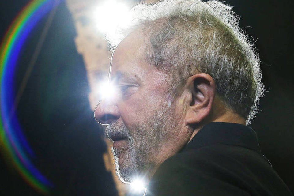 Lula diz que se sentiu "prisioneiro" durante operação