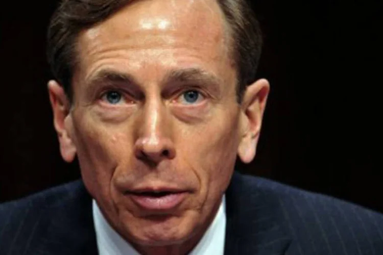 David Petraeus: funcionários não identificados disseram à imprensa que a amante de Petraeus era Paula Broadwell, uma ex-major do Exército de 40 anos  (©AFP / Karen Bleier)