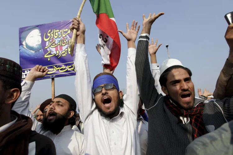 
	Protesto: para evitar uma explos&atilde;o de viol&ecirc;ncia, as autoridades fecharam v&aacute;rias estradas em Islamabad
 (Faisal Mahmood / Reuters)