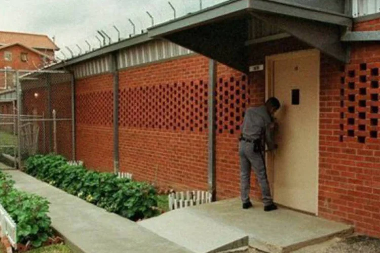 Durante os quase 20 anos transcorridos, Rivera foi considerado culpado três vezes - em 1993, 1998 e 2009 - e em cada oportunidade a condenação à prisão perpétua foi cancelada durante a apelação (Paul Buck/AFP)