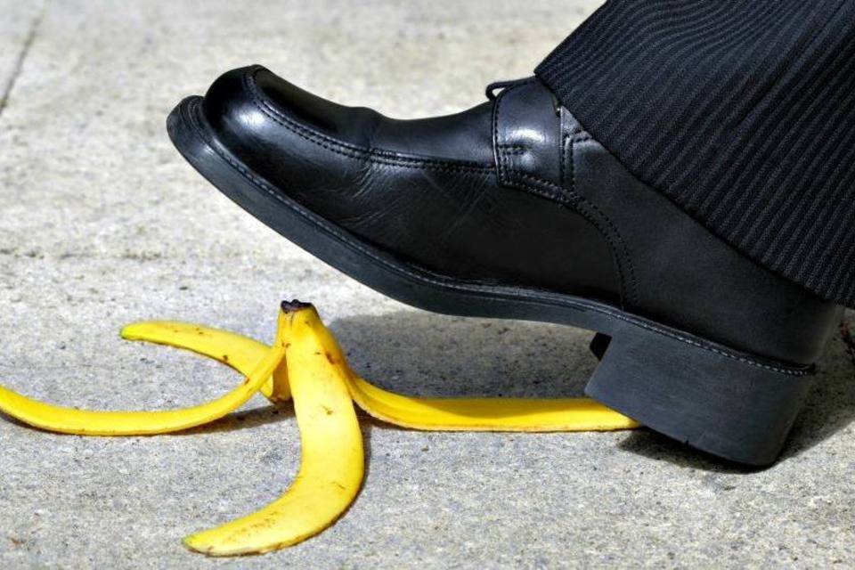 
	Pessoa pisa em casca de banana: muitos chefes novatos se atrapalham ao tentar &quot;mostrar servi&ccedil;o&quot;
 (Thinkstock/BrianAJackson)