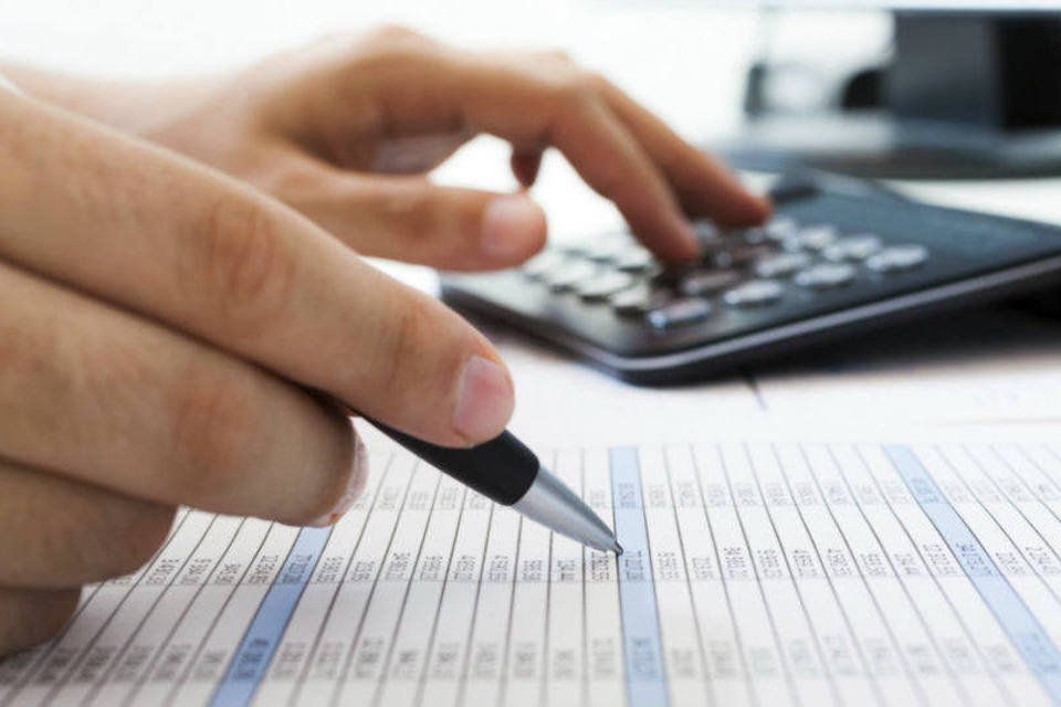 Governo tem 1 mês para fechar contas de 2016 no azul