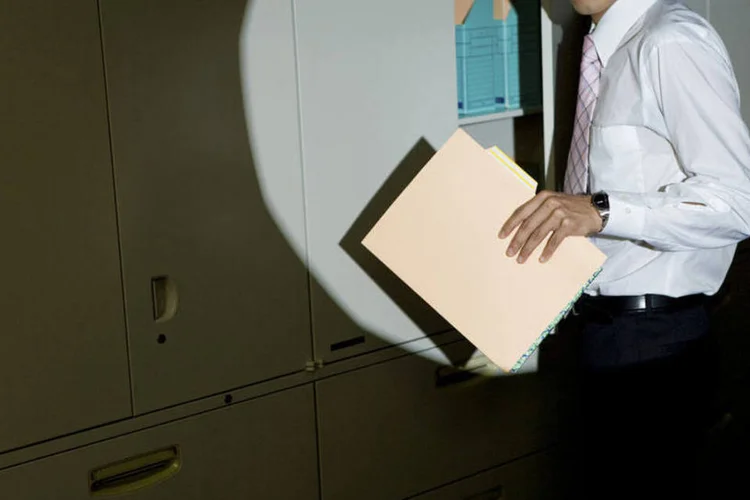 
	Funcion&aacute;rio desonesto: improbidade, o delito mais comum, inclui furto
 (Thinkstock)