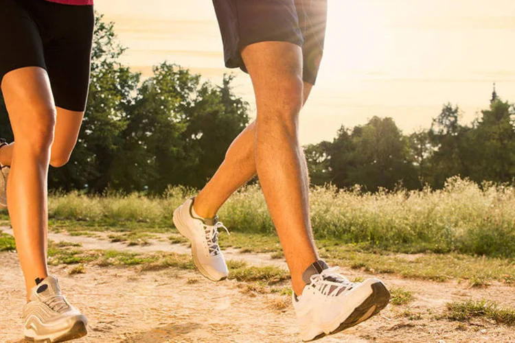 
	Casal pratica exerc&iacute;cio: nos testes com humanos, a dieta reduziu a quantidade do horm&ocirc;nio IGF-I
 (Ridofranz/Thinkstock)