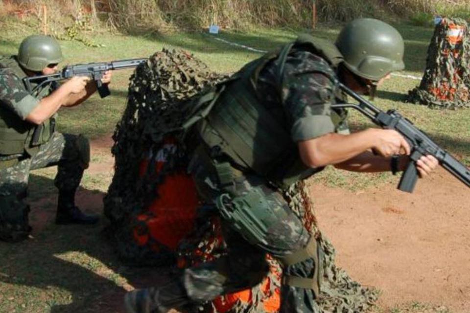 Brasileiros são a favor do uso de exércitos contra o crime