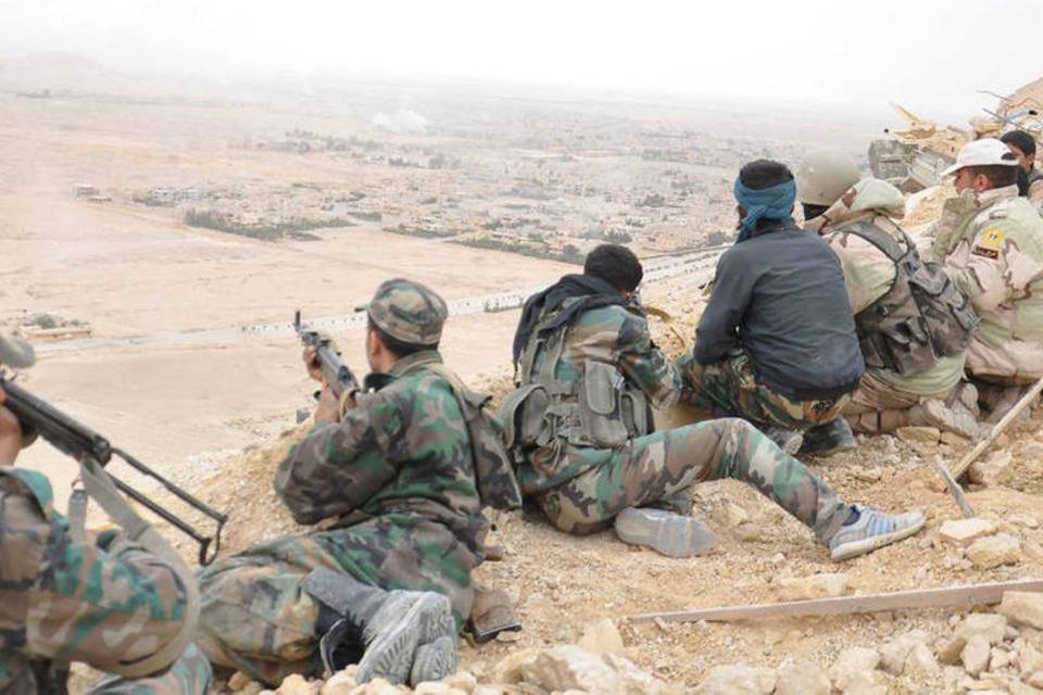 Exército sírio avança para outra cidade controlada pelo EI
