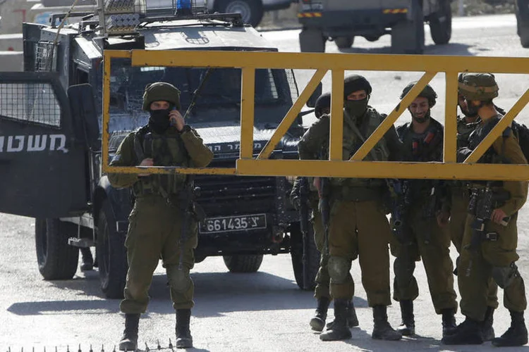 
	Viol&ecirc;ncia: a nova onda de viol&ecirc;ncia em Israel e nos territ&oacute;rios palestinos deixou, desde outubro, 127 palestinos mortos
 (Mussa Qawasma / Reuters)