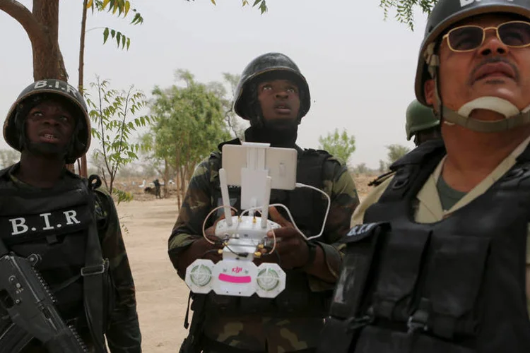 
	Drones: uma s&eacute;rie de ataques do EI nesses &uacute;ltimos meses obrigou, por&eacute;m, a deixar as tropas em estado de alerta
 (Joe Penney / Reuters)