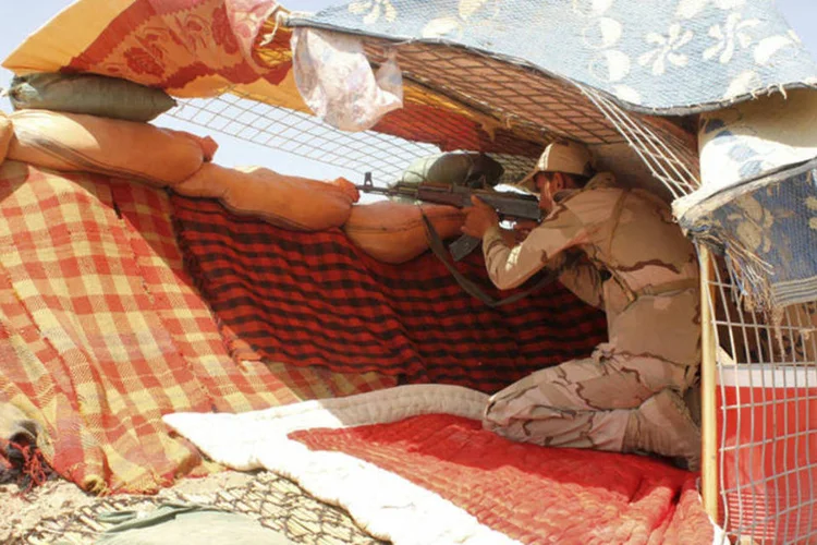 Iraque: milhares de iraquianos fugiram para a fronteira turca devido ao avanço de combatentes do EI (Stringer/Reuters)