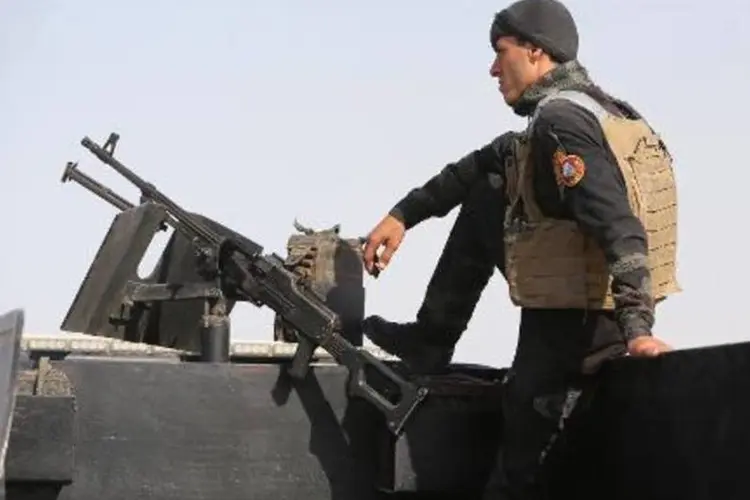 Integrante da força de combate ao terrorismo do ministério do Interior do Iraque perto da base militar de Habaniyah (Ahmad al-Rubaye/AFP)