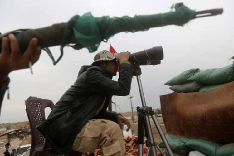 Forças do governo iraquiano mantêm vigilância nos arredores de Tikrit (Ahmad al-Rubaye/AFP)