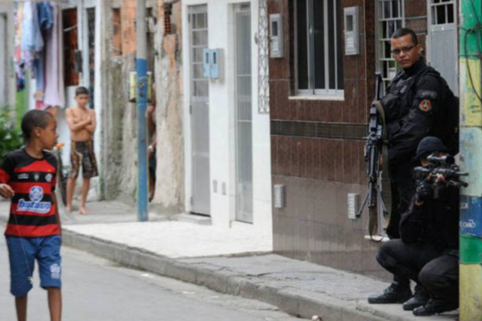 Exército procura armas e munições no Complexo da Maré