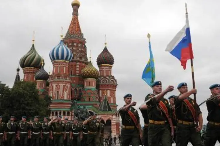 Desde o início do conflito na Ucrânia, Kiev e os países ocidentais acusam a Rússia de apoiar militarmente os separatistas pró-russos (Dmitry Kostyukov/AFP)