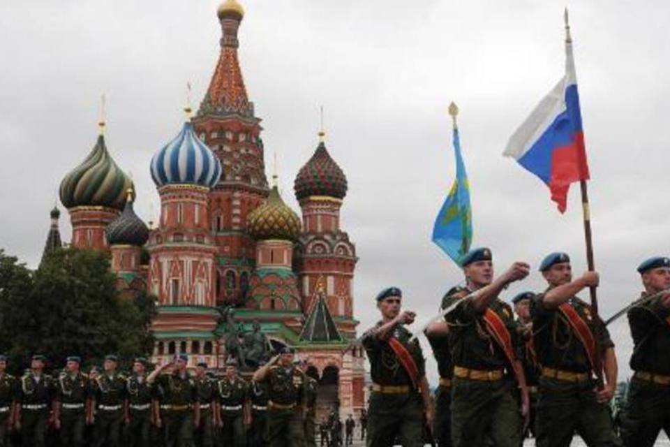 Rússia realiza manobras militares na fronteira com a UE