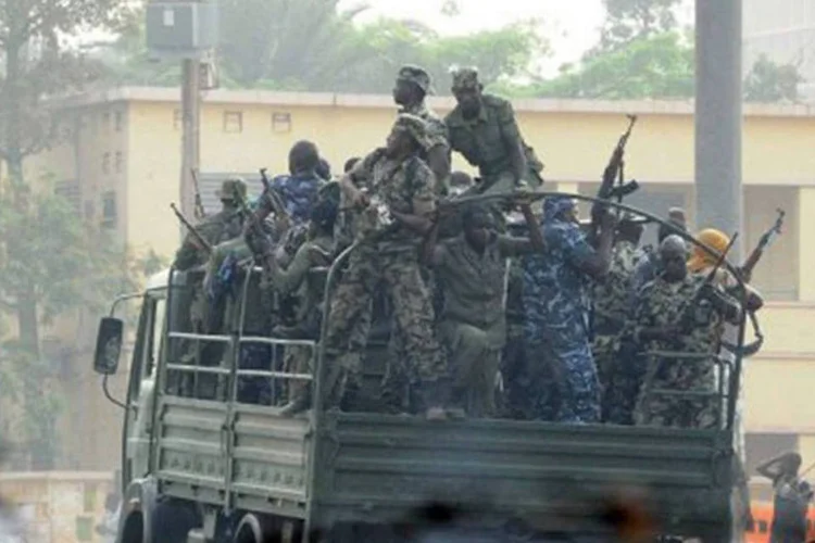 Houve a proliferação de grupos armados nas comunidades do norte do país e de outros episódios de violência desde o golpe de 22 de março (Habibou Kouyate/AFP)