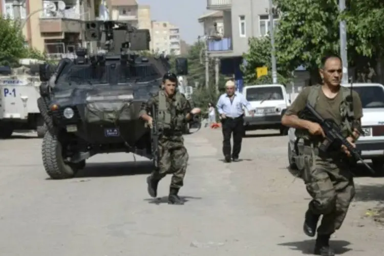A polícia antiterrorista realizou uma operação em quatro cidades, Istambul, Esmirna, Sanliurfa e Mersin, todas no sul do país (Ilyas Akengin/AFP)