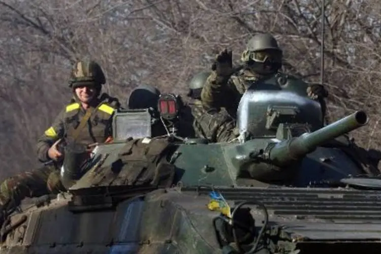 Porta-voz ucraniano informou que suas tropas estavam dispostas a retirar as armas pesadas quando os disparos cessarem durante um dia completo (Anatolii Stepanov/AFP)