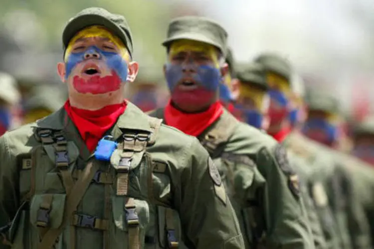 
	Venezuela: &quot;convoco a rebeli&atilde;o nacional frente &agrave;s amea&ccedil;as internacionais&quot;, afirmou Maduro, diante de milhares de seguidores
 (Getty Images)