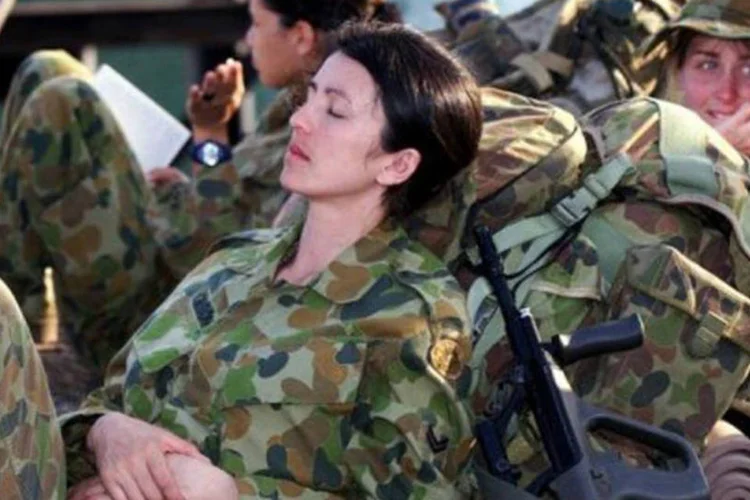 
	Mulheres no Ex&eacute;rcito: uma mulher a cada duas e de um homem em dez declararam ter sido alvo de ass&eacute;dio sexual
 (Torsten Blackwood/AFP)