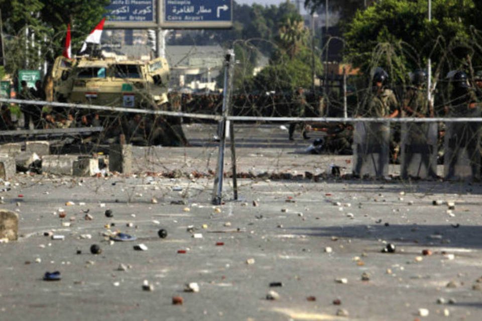 Exército egípcio nega ter disparado contra fiéis a Mursi