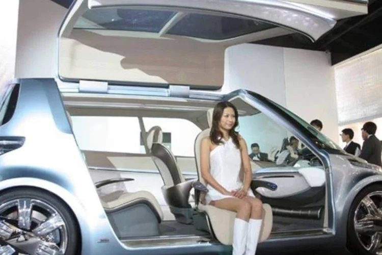 
	Carro h&iacute;brido da Toyota em exibi&ccedil;&atilde;o: atualmente o ve&iacute;culo h&iacute;brido &eacute; produzido apenas na &Aacute;sia pela empresa - fabricado no Jap&atilde;o e montado na China e na Tail&acirc;ndia
 (Junko Kimura/Getty Images)
