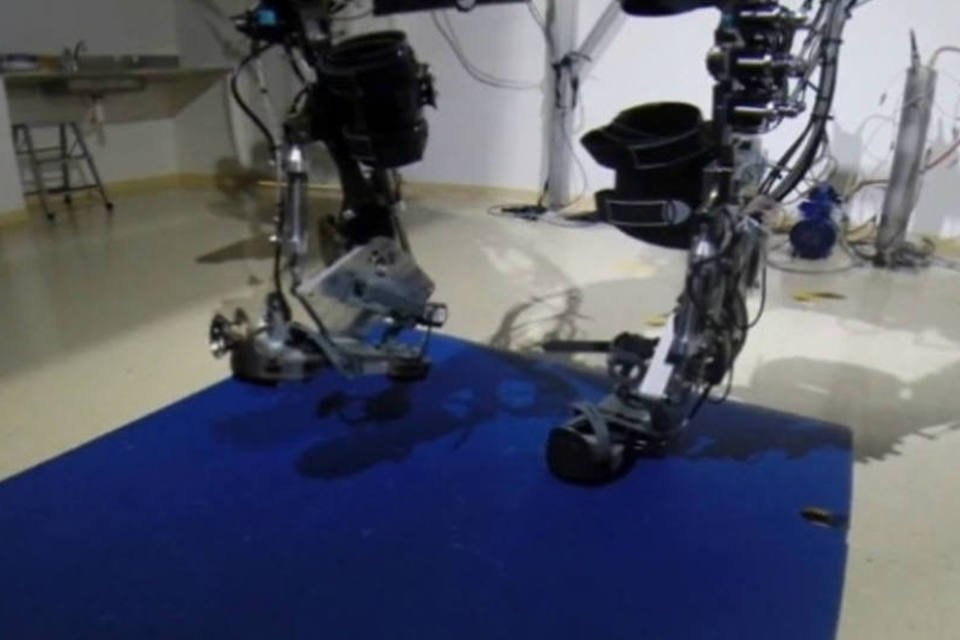 Exoesqueleto robótico para Copa dá primeiros passos sozinho