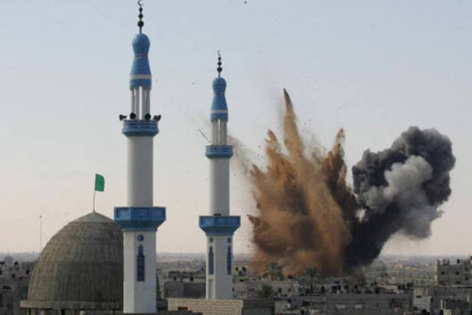 Explosão em mesquita mata 3 e fere 55 no Afeganistão