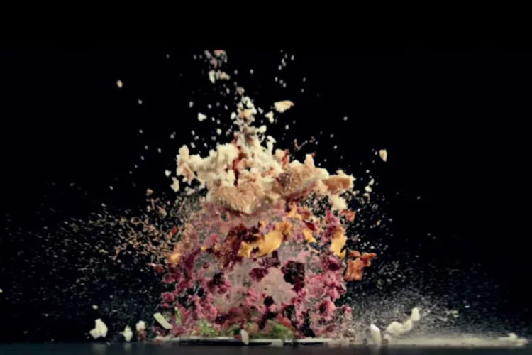 Comercial da Electrolux: poeticamente, ele põe fim a hambúrgueres, refrigerantes e sobremesas calóricas (Reprodução/YouTube/electroluxbr)