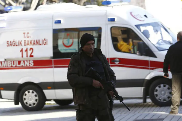 
	Atentado: as autoridades turcas acreditam que se trate de um atentado terrorista, que fez pelo menos 10 mortos e 15 feridos
 (Murad Sezer / Reuters)