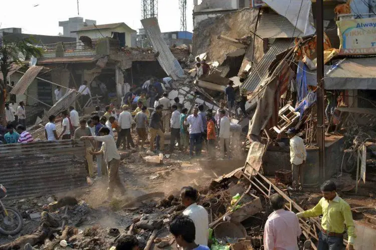 
	Explos&atilde;o de g&aacute;s em restaurante deixa dezenas de mortos na &Iacute;ndia: equipe de resgate procura sobreviventes entre os escombros
 (Reuters/STRINGER/INDIA)