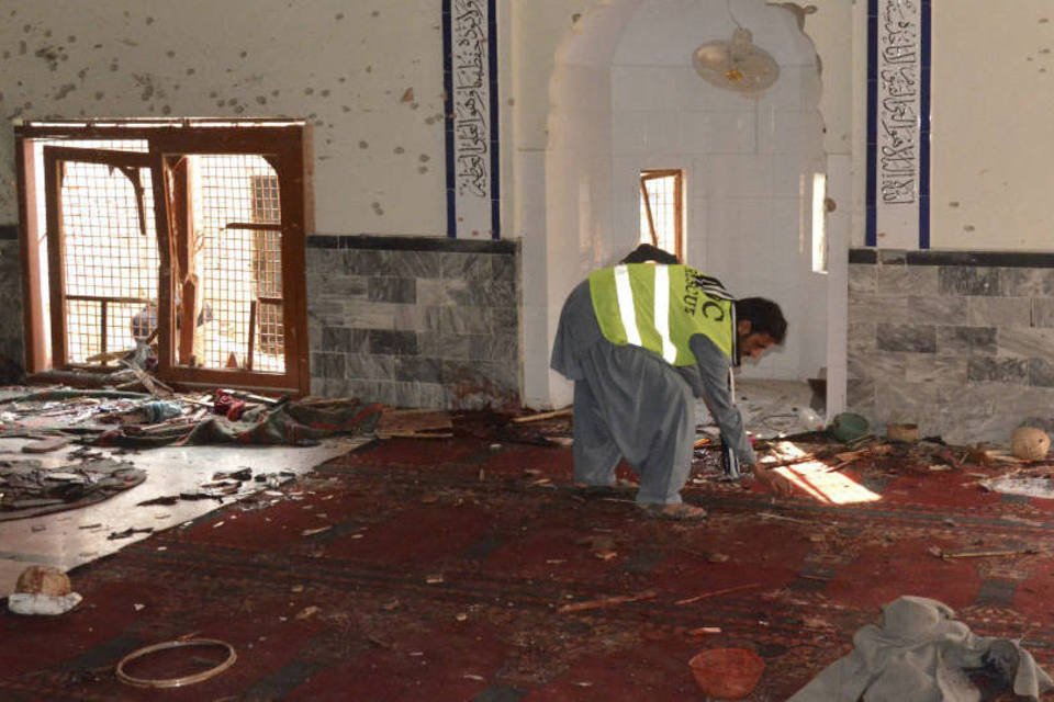 Explosão em mesquita xiita mata pelo menos 56 no Paquistão