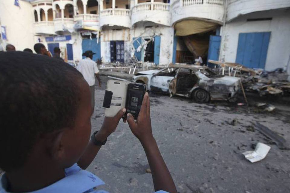 Carro-bomba mata pelo menos quatro na capital da Somália