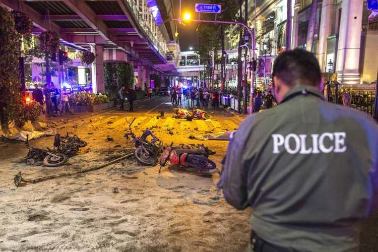 
	Explos&atilde;o no centro de Bancoc, na Tail&acirc;ndia: a mulher suspeita, identificada como Wanna Suanson, de 26 anos, estaria na Turquia, segundo parentes. O homem que est&aacute; sendo procurado n&atilde;o teve a identidade divulgada
 (REUTERS/Athit Perawongmetha)