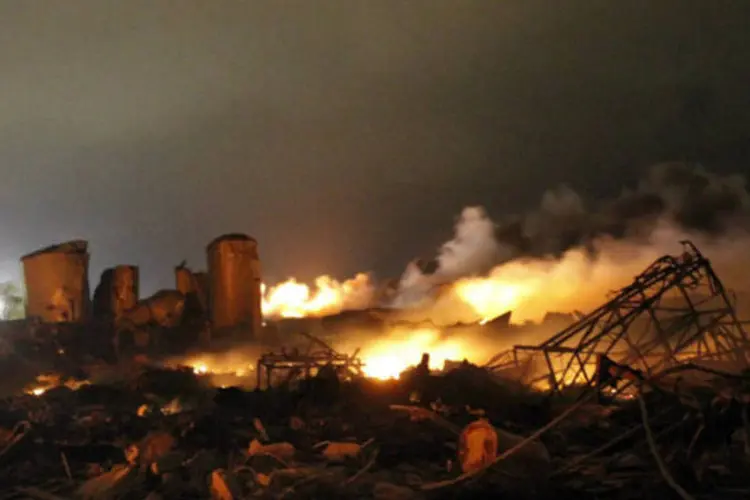 Forte explosão atingiu na noite desta quarta-feira uma fábrica de fertilizantes próxima à cidade de Waco, no Texas, Estados Unidos (REUTERS/Mike Stone)