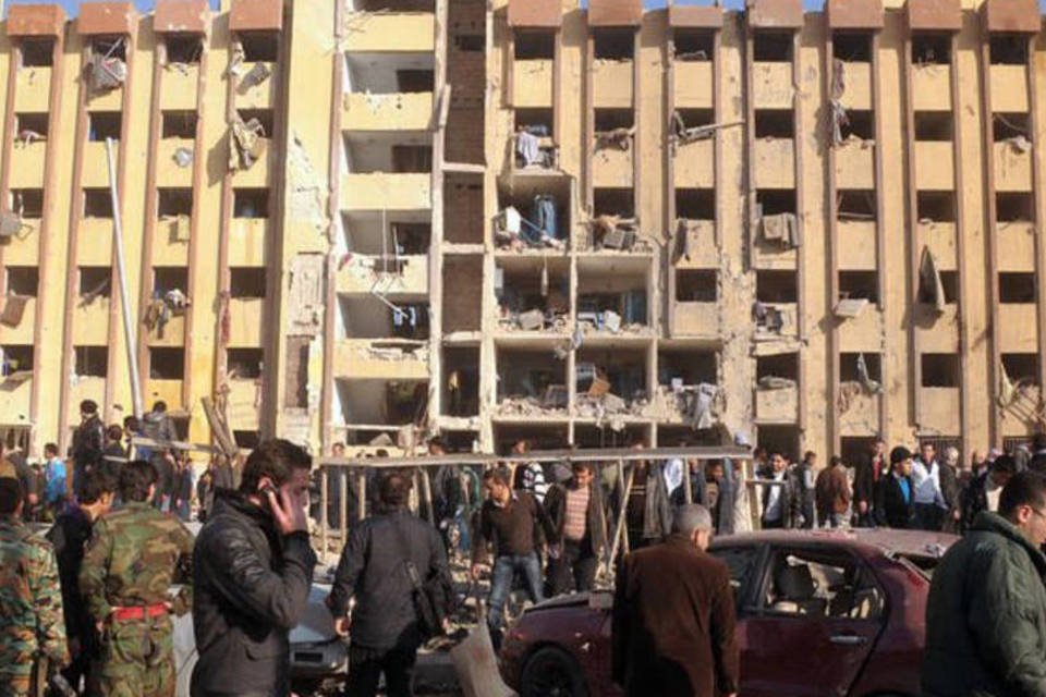 Explosões matam mais de 80 em universidade síria