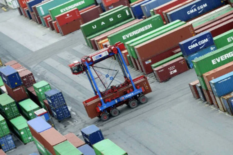 Exportações: iene já avançou mais de 10% em relação ao dólar, comprometendo a receita das exportadoras japonesas (REUTERS/Fabian Bimmer)